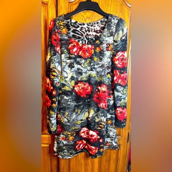 Animal Print Reverses to a Floral Print. Two Dresses in One. Untagged. - Picture 4 of 6